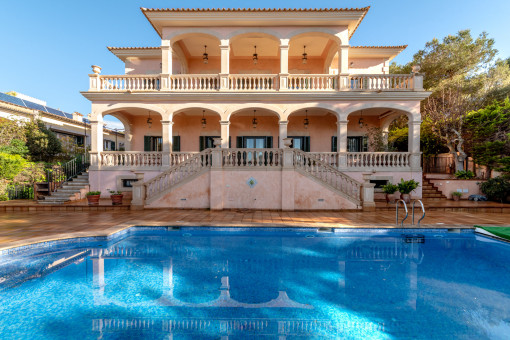 Spectacular Mediterranean villa on the first sea line with fantastic sea views in Son Verí Nou