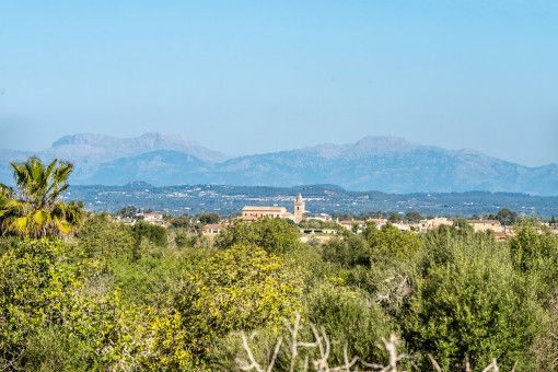 Impressive sweeping views a s fas as the Tramuntana mountains