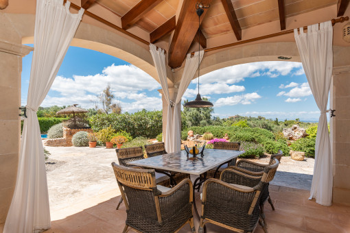 Wonderful outdoor dining area 