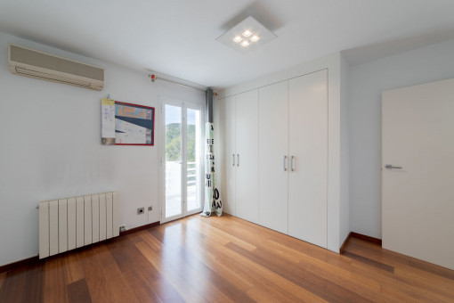 Bedroom with built-in cupboards