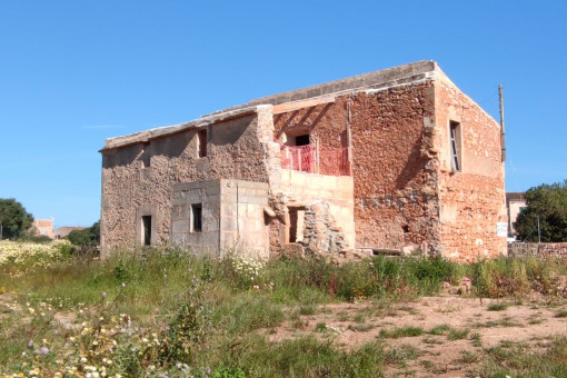 Traditional natural-stone finca with approved renovation project and pool near to the Es Trenc natural park