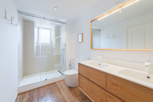 One of 3 bathrooms