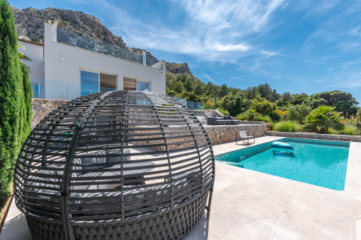 Pool and lounge area