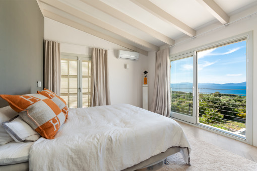 Bedroom with unique mediterran sea views