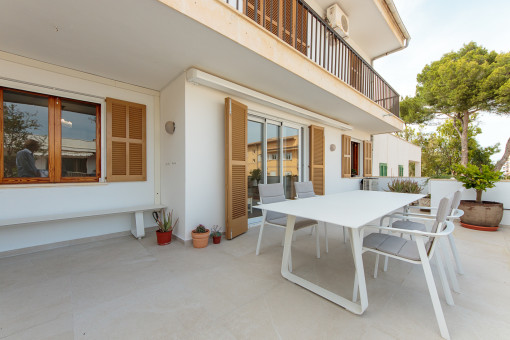 Outdoor dining area