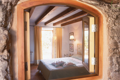 One of the 5 bedrooms