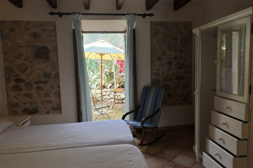 One of the 5 bedrooms