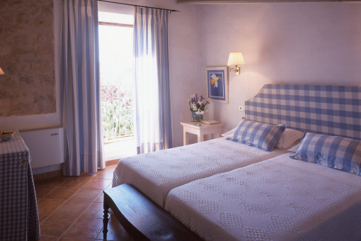 One of the 5 bedrooms