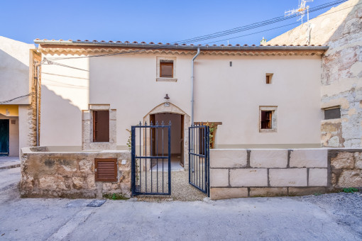 Town-house with garage in a quiet street in Campanet