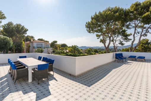 Dining area on the roof terrace