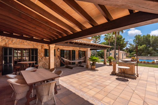 Partially covered terrace