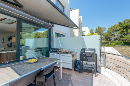 Terrace with barbecue area and awning