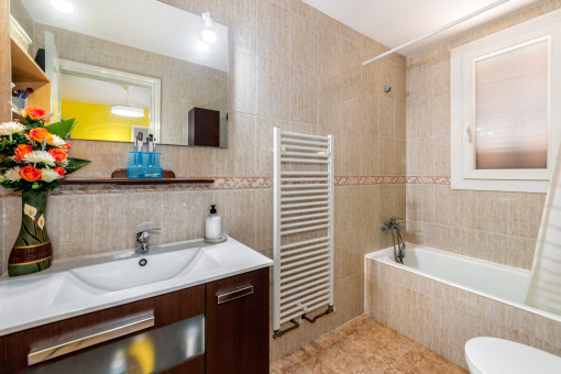 One of 2 bathrooms