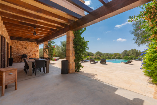 Spacious covered terrace