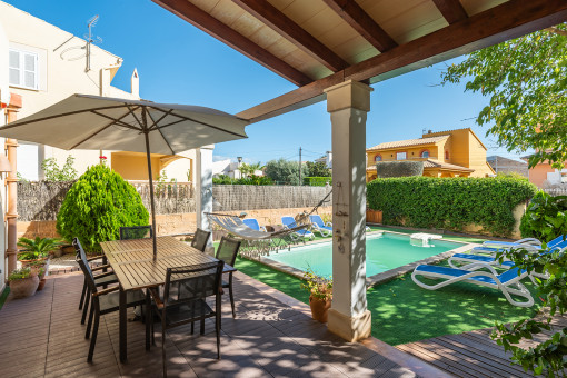 Terrace with views to the pool