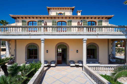 Access to the villa