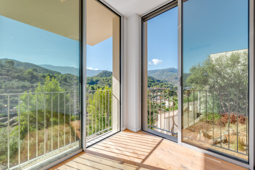 Bedrooom with large panorama windows