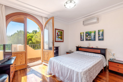 Bedroom with balcony access