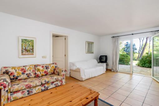 Spacious guest room