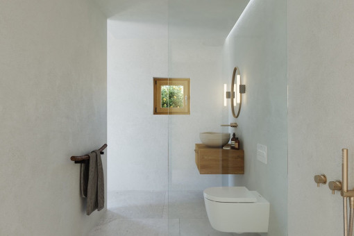 One of 4 bathrooms