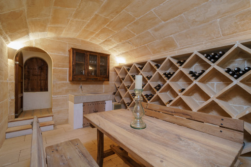 Wine cellar mit vaulted ceiling