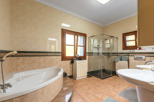 Bathroom with bathtub