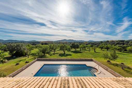 Views to the spacious garden and the pool from the balcony