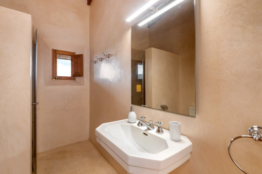Another bathroom