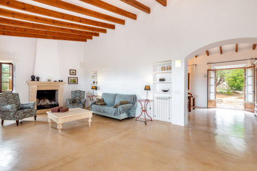 Spacious, half-open living area