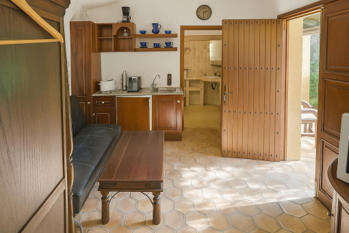 Guest house with kitchenette
