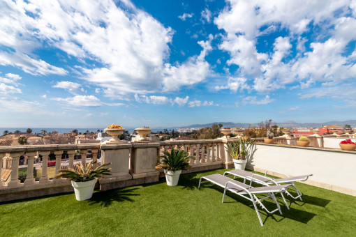 Penthouse with private roof terrace and fantastic sea views close to the Palma beaches