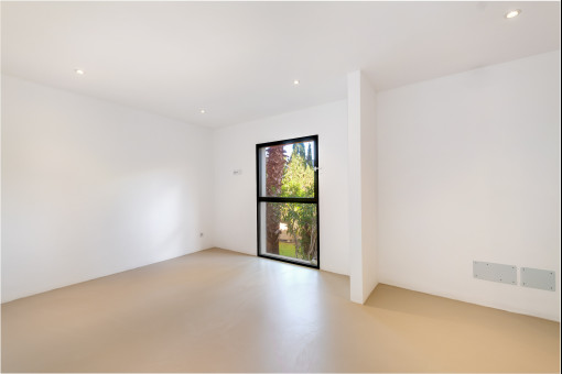 Bedroom with en-suite bathroom – one of four private retreats