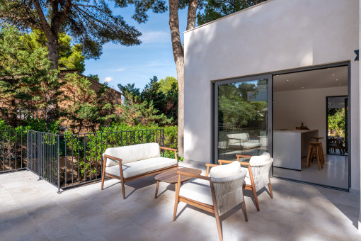 Lounge area accessible from the kitchen