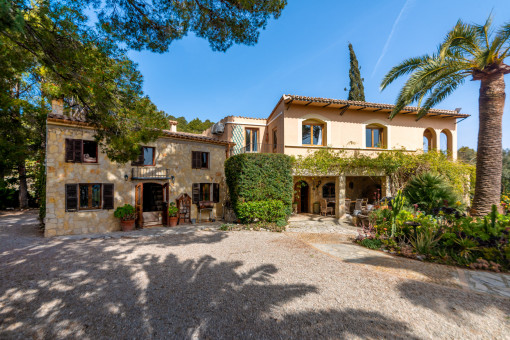 Country house with garage, pool, and fantastic...