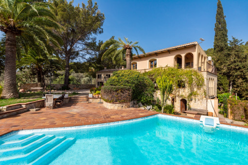 Beautiful pool in a very nice scenery