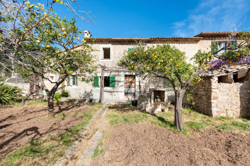 Charming rustic finca with renovation project and valid licence close to the beach in Port de Soller
