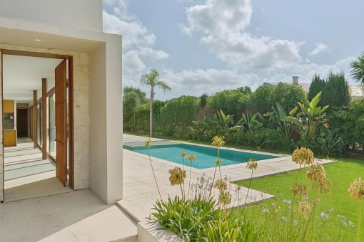 Stylish newly-built chalet with pool, garden and great privacy in Crestatx