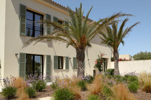 Mediterranean landscaping in front of the finca
