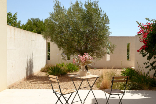 Front terrace with seating area