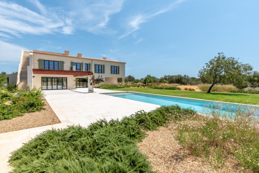 Finca with large sun terrace
