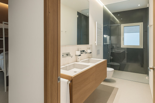 En-suite bathroom of the children’s room