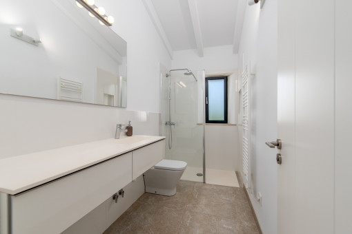 One of 4 bathrooms