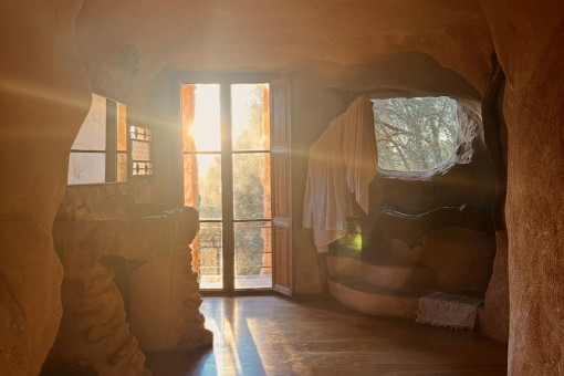 Bathroom with nature-inspired architecture