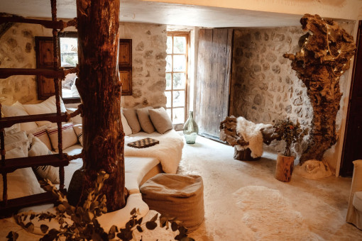 Living area with light and natural stone