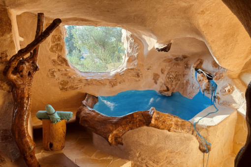 Bathroom with nature-inspired architecture