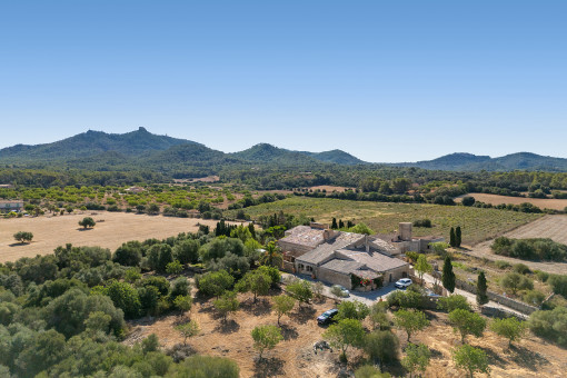 Finca property with mountain views