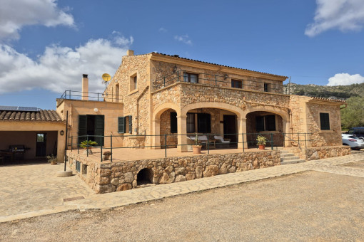 Natural stone façade