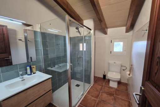 Bathroom upper floor