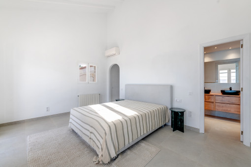 Master bedroom with en-suite bathroom