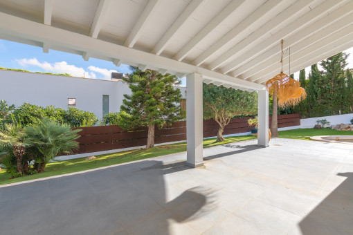 Cozy relaxation oasis with covered terrace